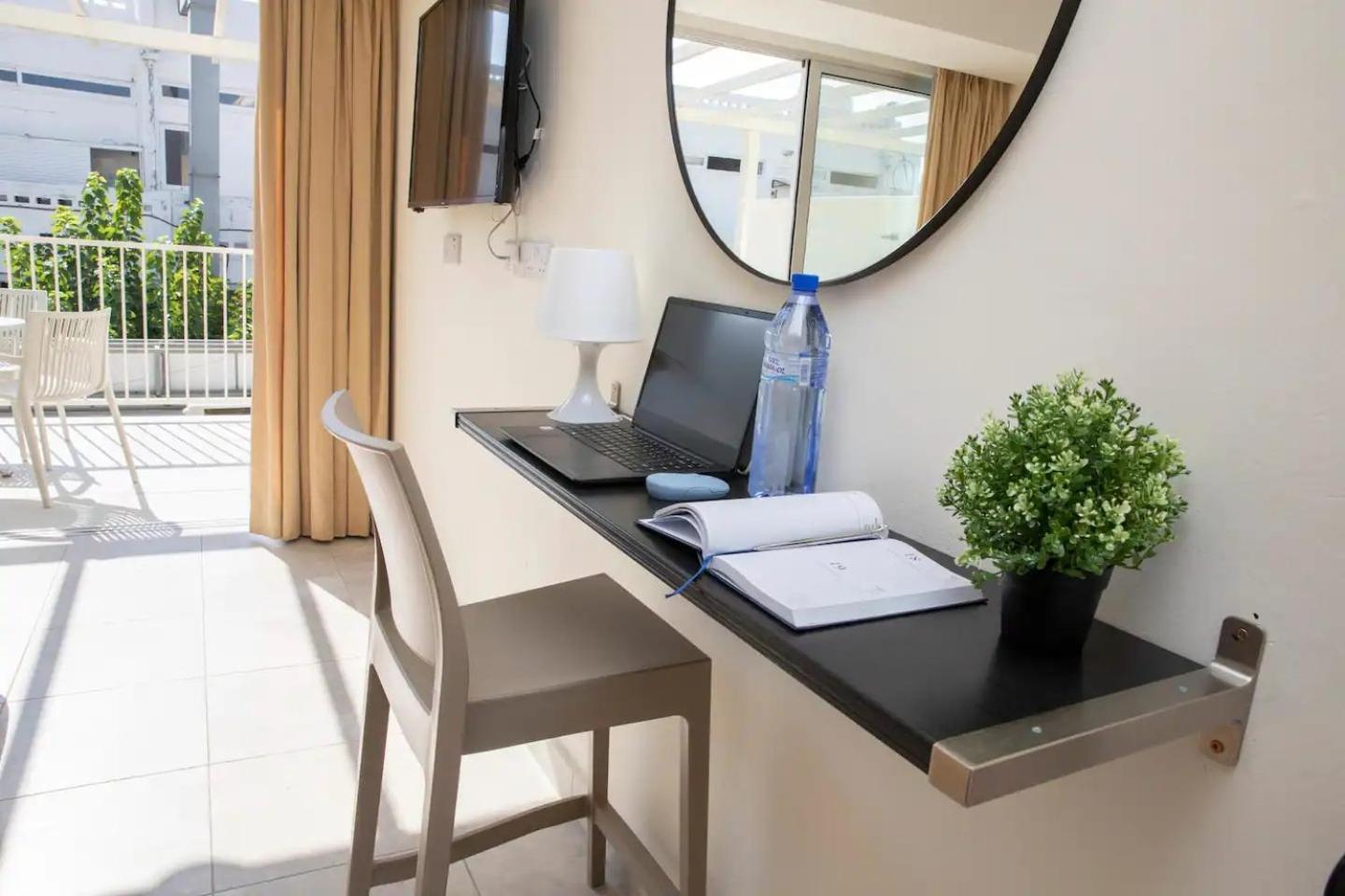 Harbour Lights Studio Apartments Paphos Luaran gambar