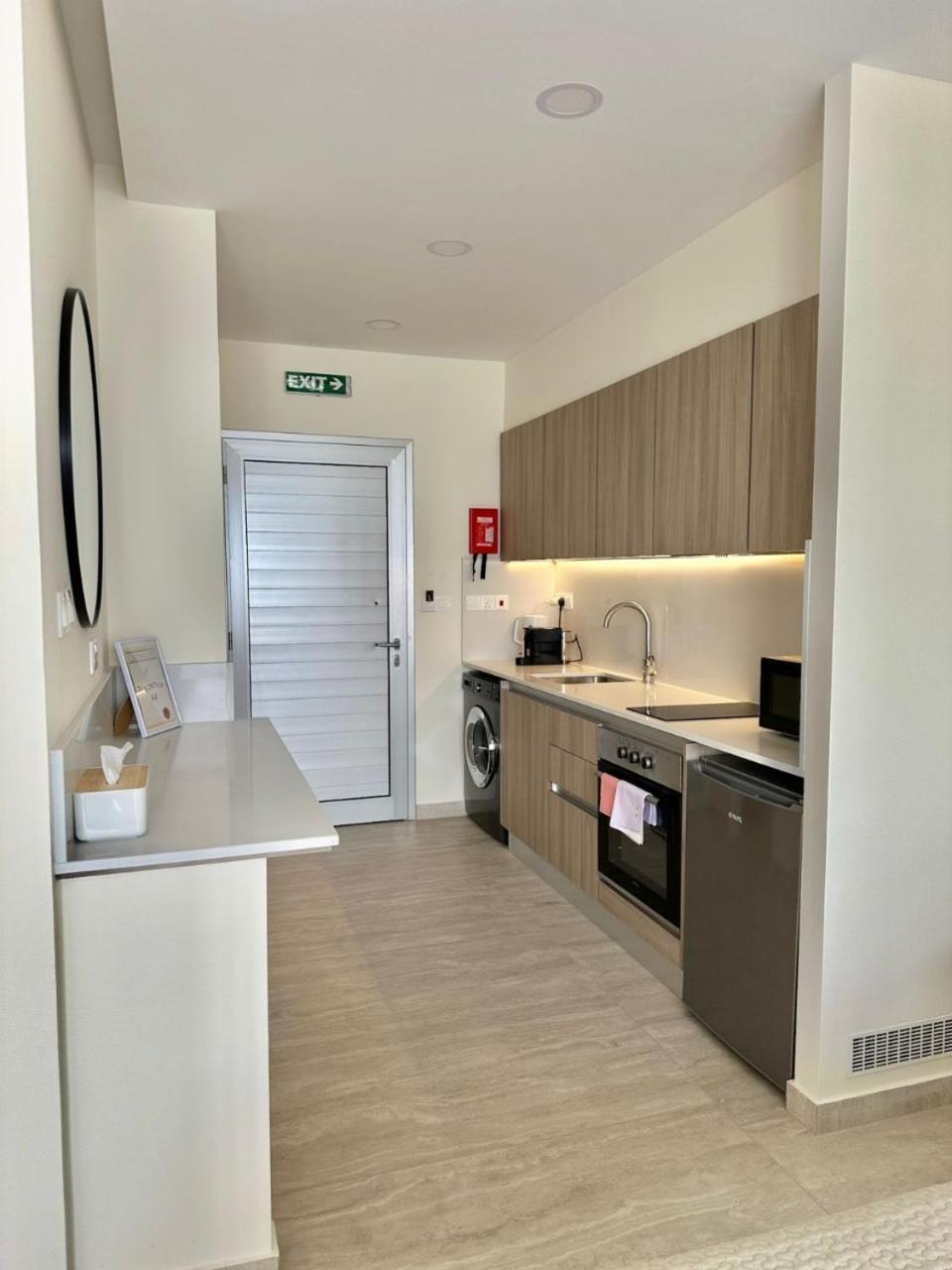 Harbour Lights Studio Apartments Paphos Luaran gambar