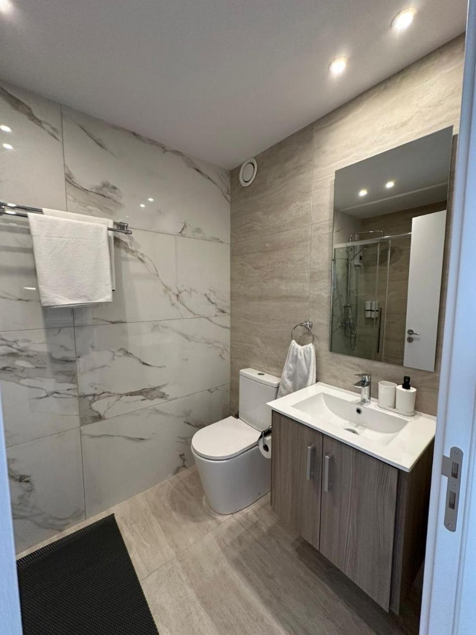 Harbour Lights Studio Apartments Paphos Luaran gambar
