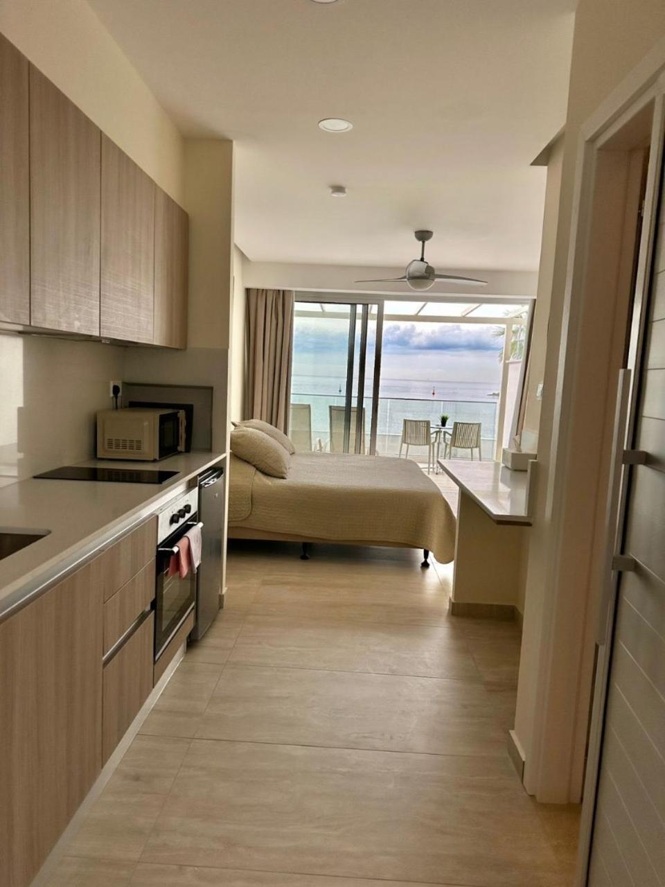 Harbour Lights Studio Apartments Paphos Luaran gambar