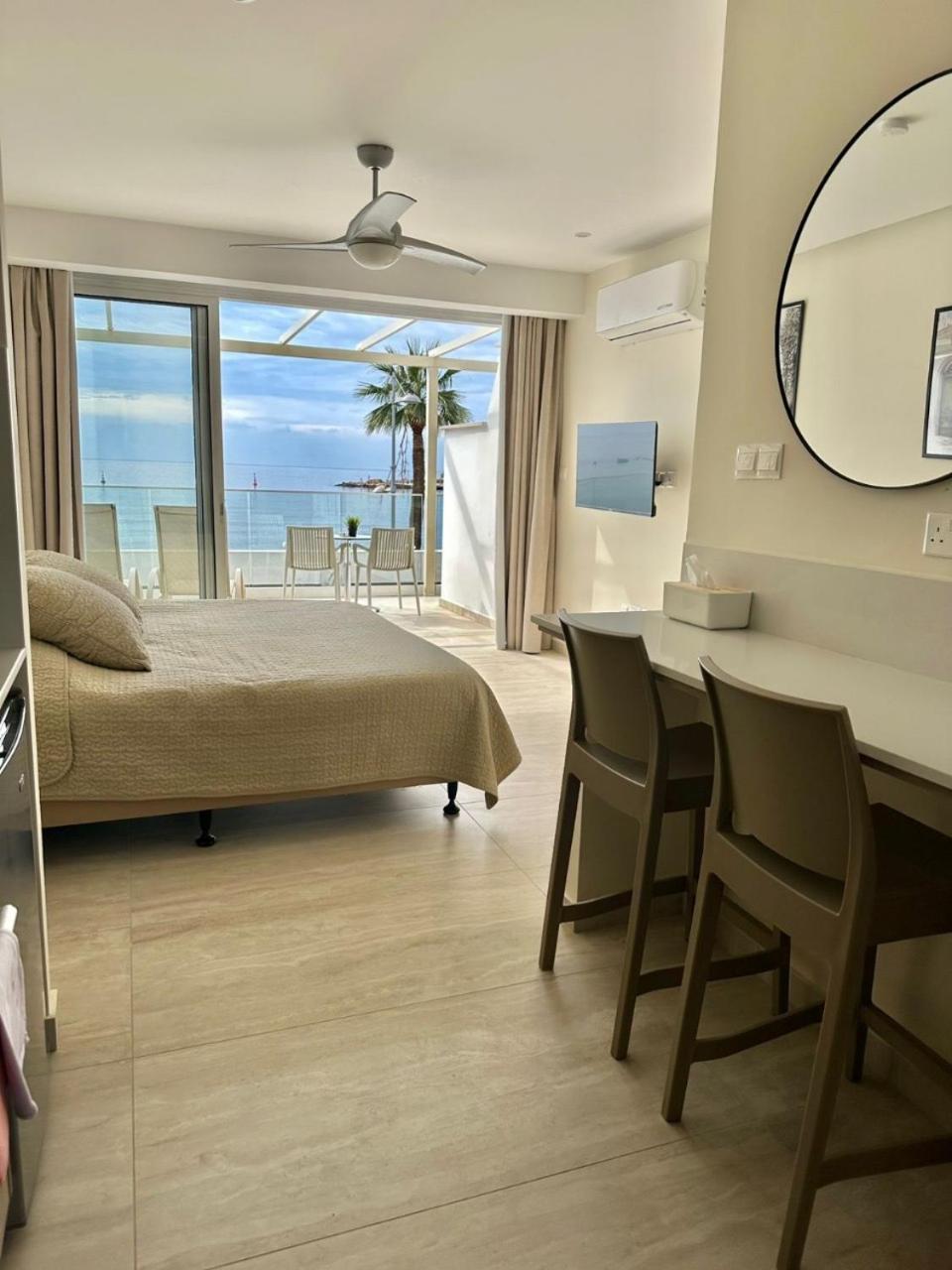 Harbour Lights Studio Apartments Paphos Luaran gambar