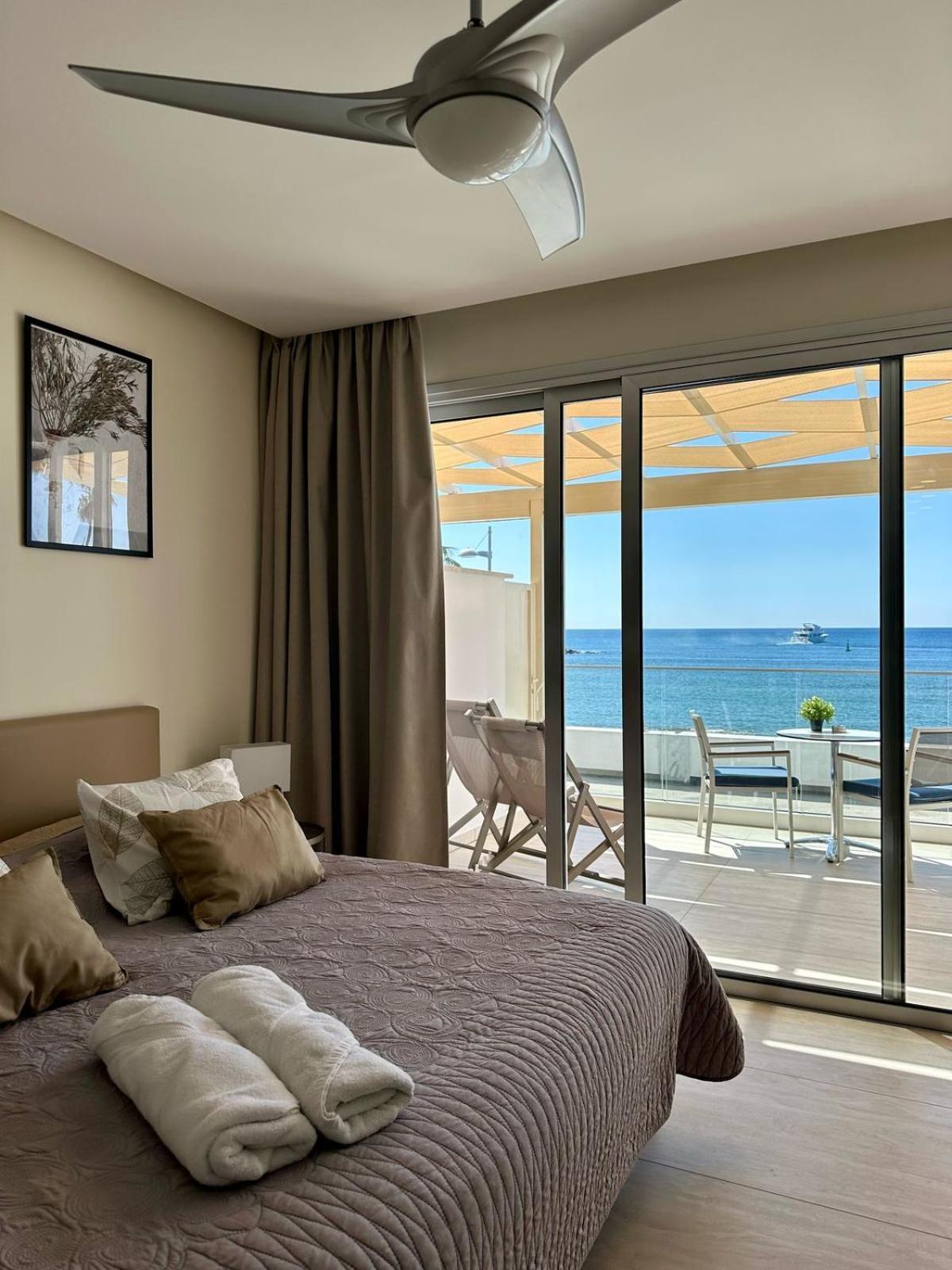 Harbour Lights Studio Apartments Paphos Luaran gambar