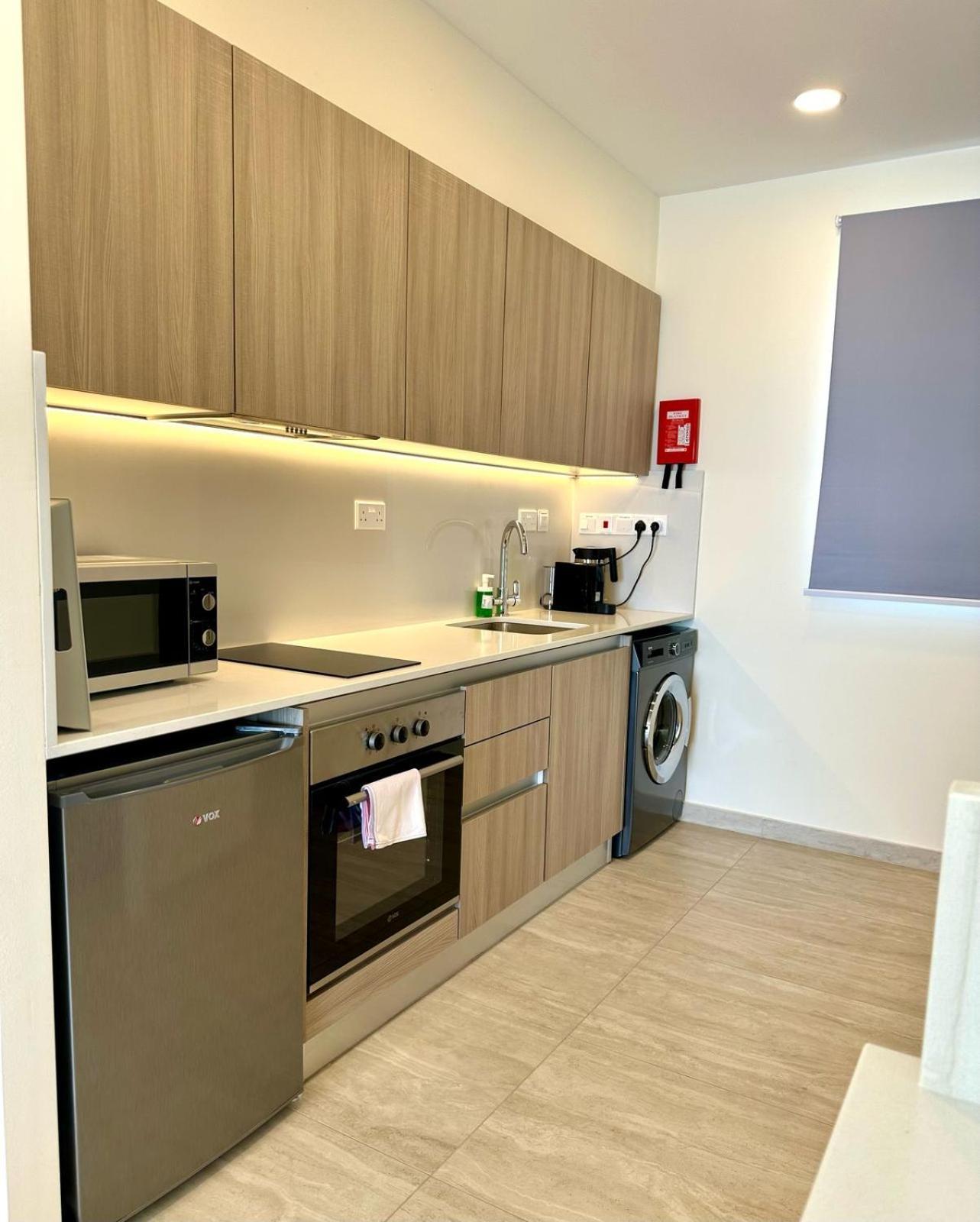 Harbour Lights Studio Apartments Paphos Luaran gambar
