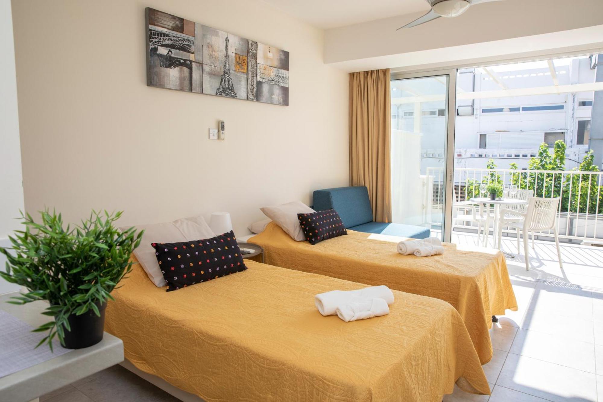 Harbour Lights Studio Apartments Paphos Luaran gambar