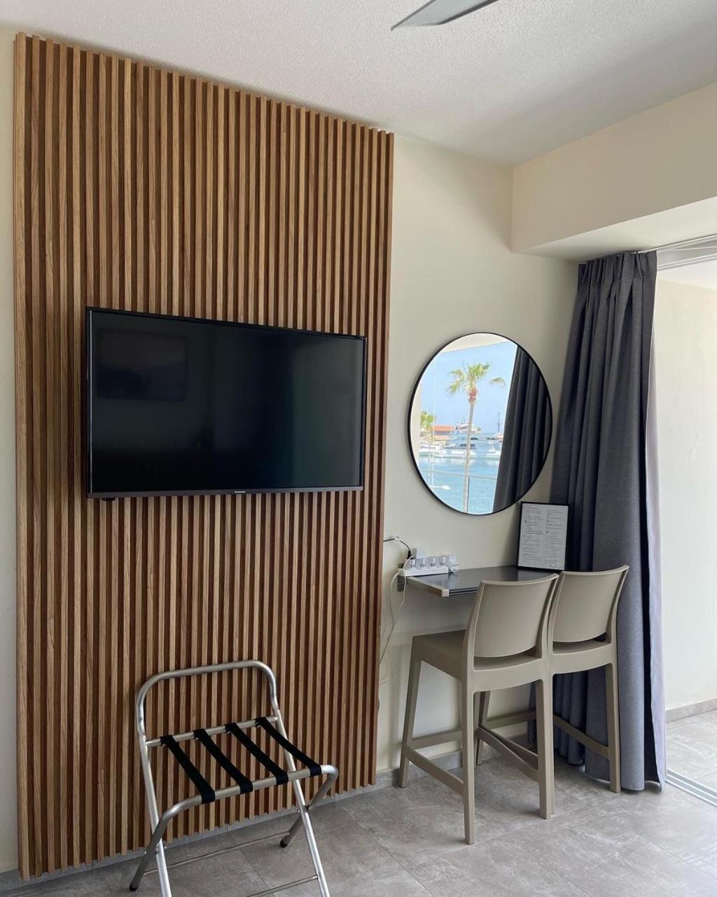 Harbour Lights Studio Apartments Paphos Luaran gambar