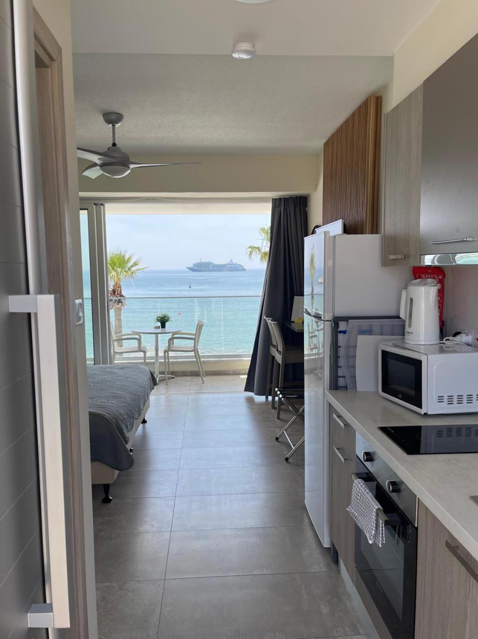 Harbour Lights Studio Apartments Paphos Luaran gambar