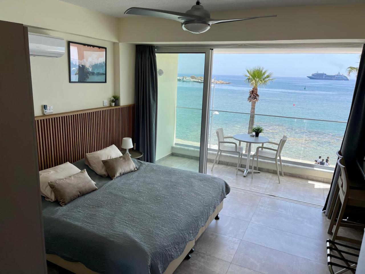 Harbour Lights Studio Apartments Paphos Luaran gambar