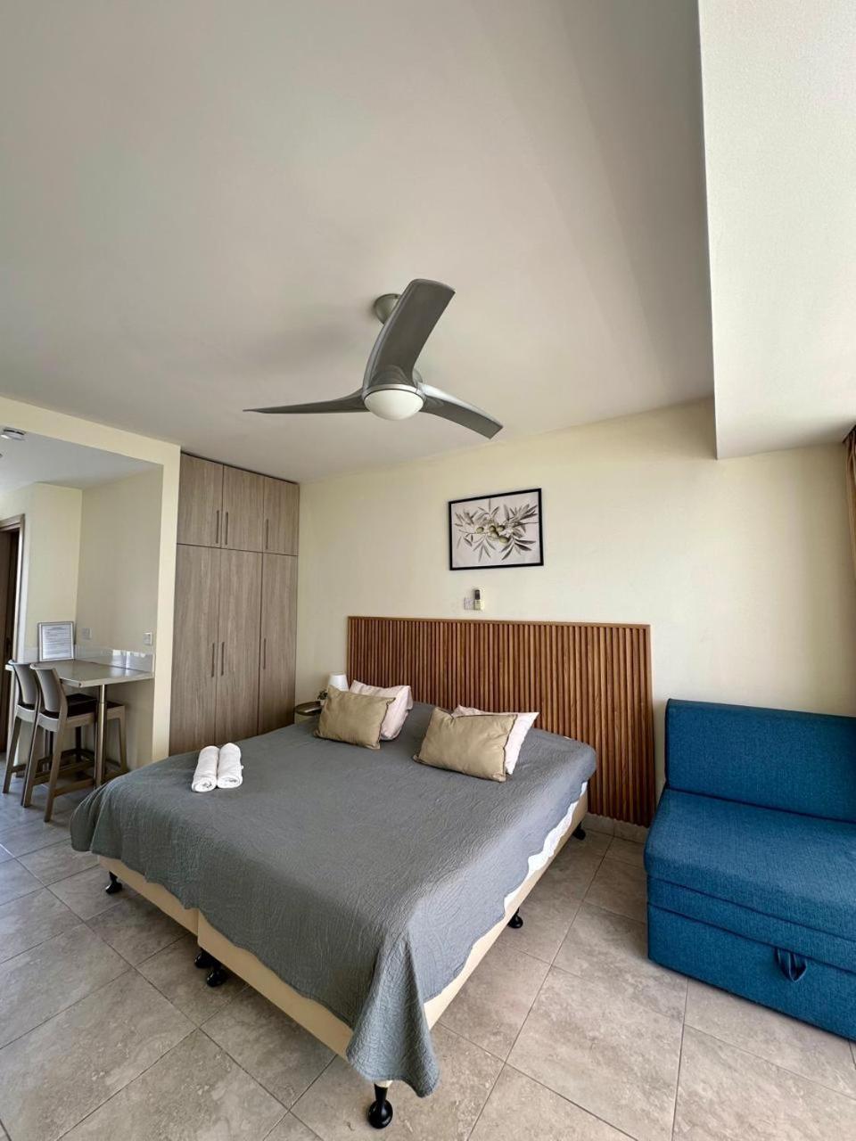 Harbour Lights Studio Apartments Paphos Luaran gambar